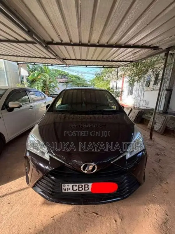 Toyota Vitz 2018 Car (Used)