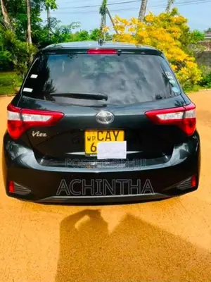 Toyota Vitz 2017 Car (Used)