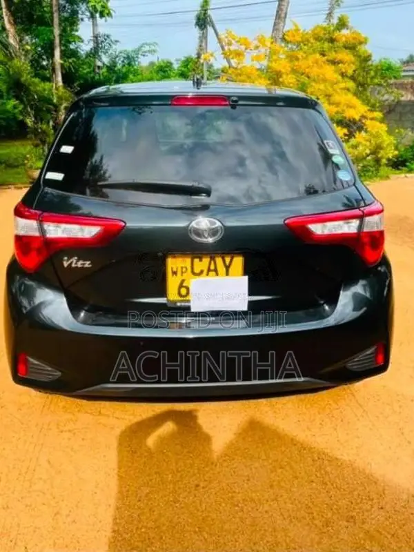 Toyota Vitz 2017 Car (Used)