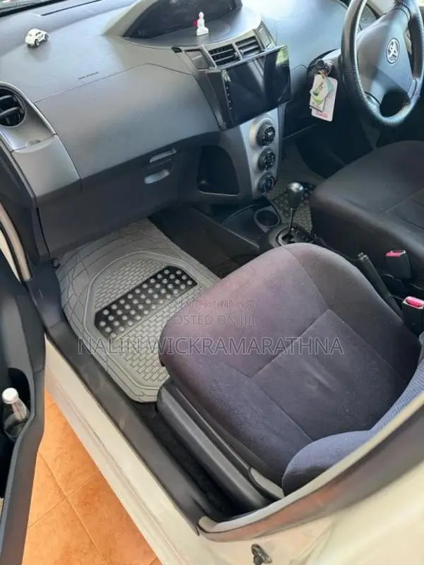 Toyota Vitz 2007 Car (Used)