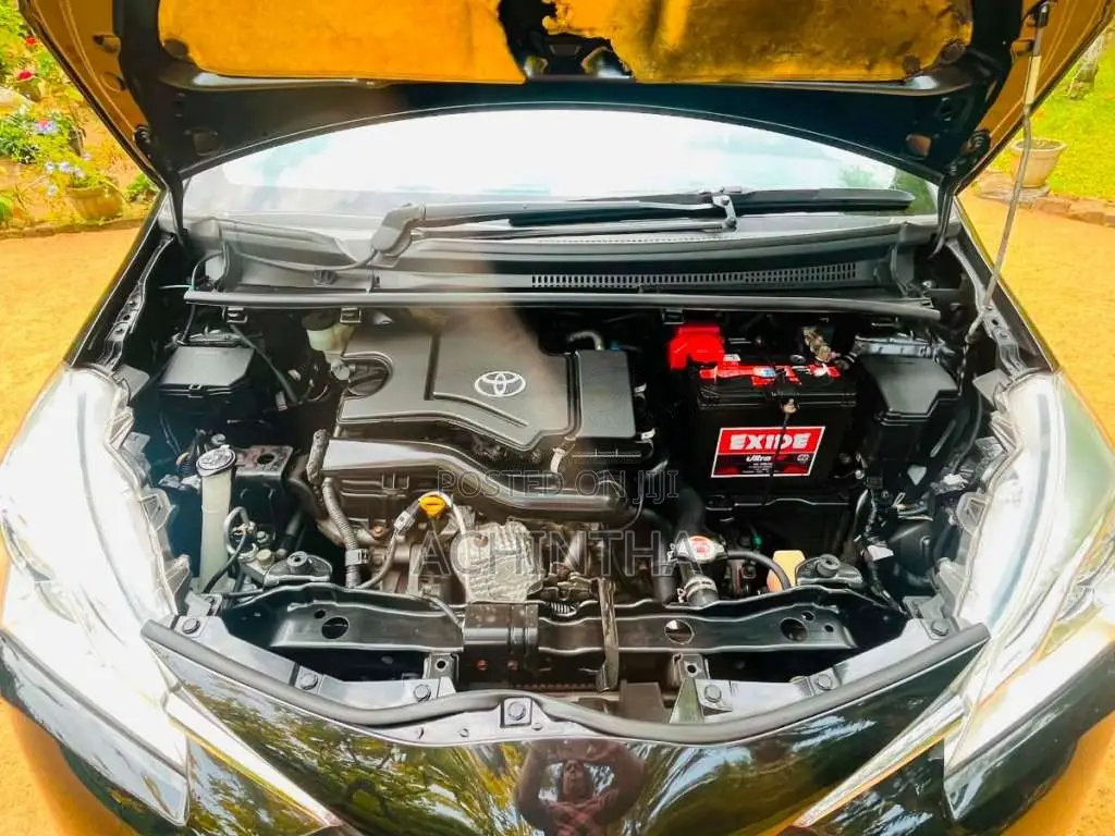 Toyota Vitz 2017 Car (Used)