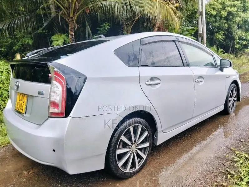 Toyota Prius 2014 Car (Used)
