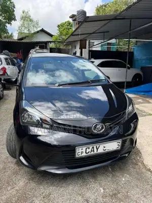 Toyota Vitz 2016 Car (Used)