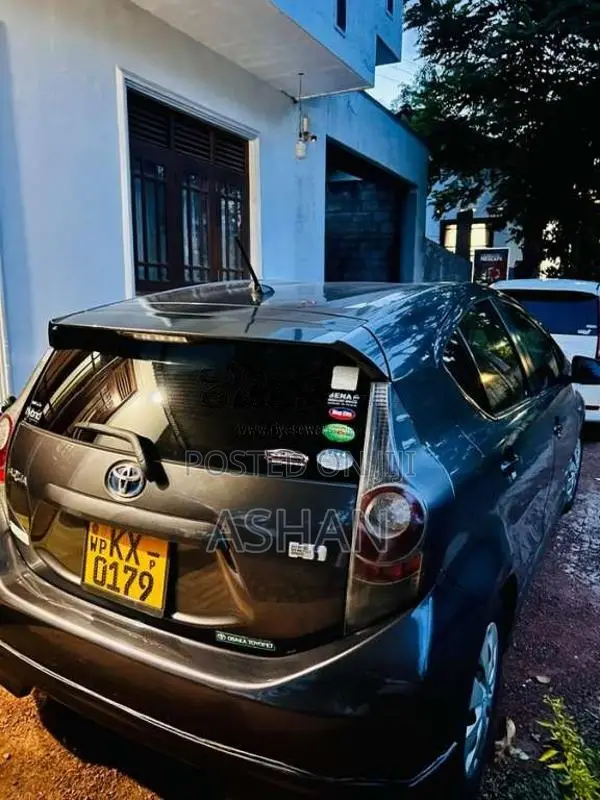 Toyota Aqua 2012 Car (Used)