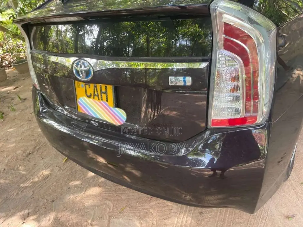 Toyota Prius LED 2013 Car (Used)
