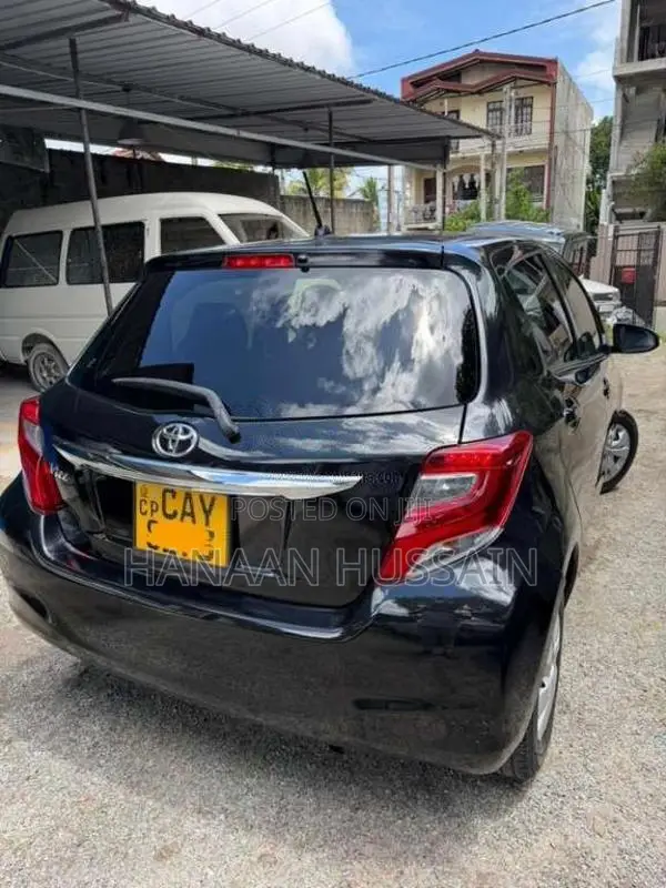 Toyota Vitz 2016 Car (Used)