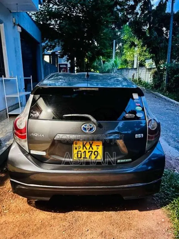 Toyota Aqua 2012 Car (Used)