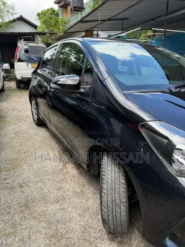 Toyota Vitz 2016 Car (Used)