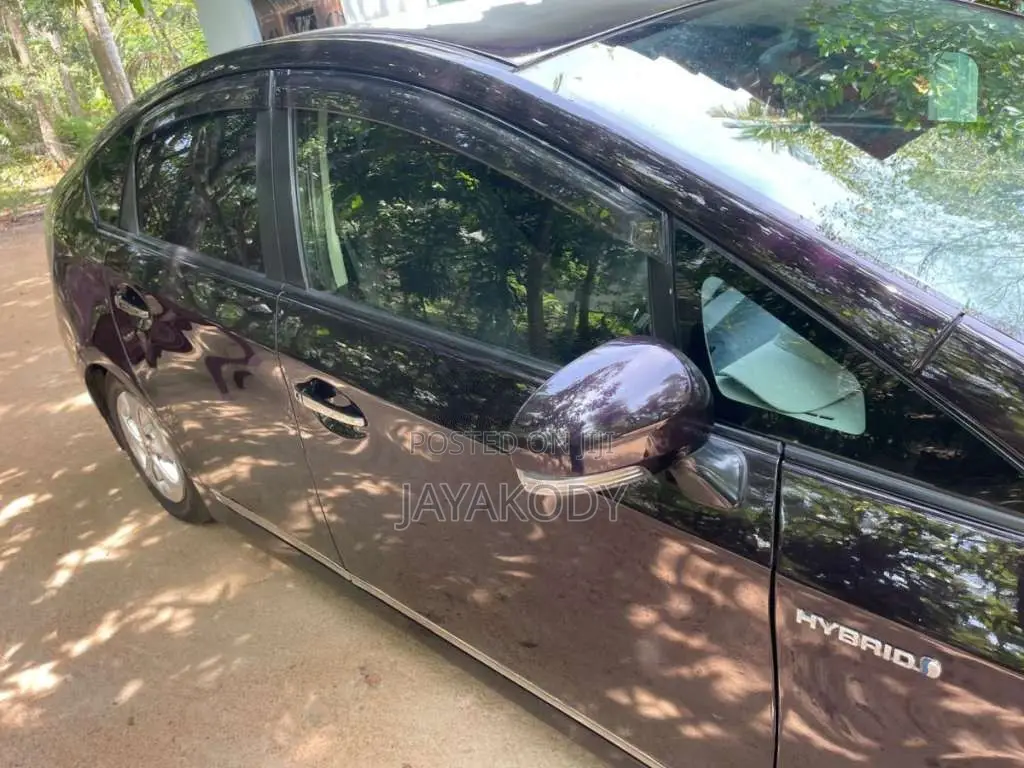 Toyota Prius LED 2013 Car (Used)