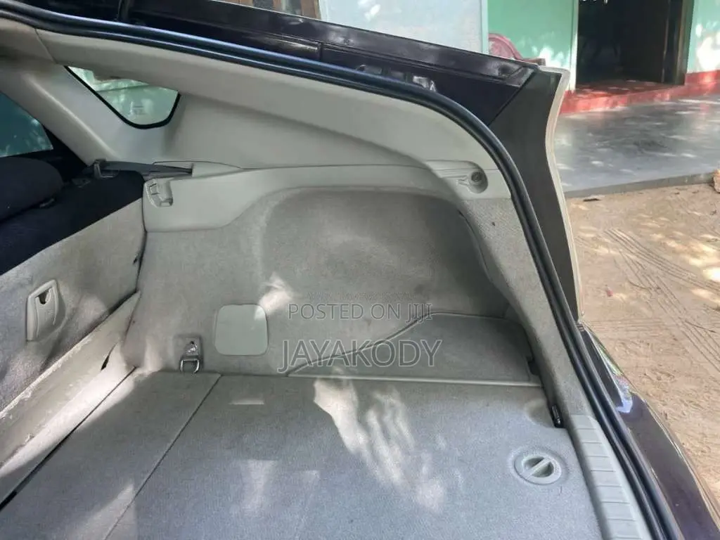Toyota Prius LED 2013 Car (Used)