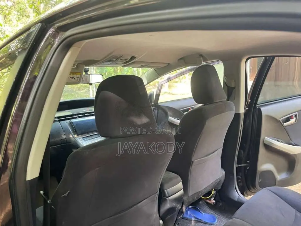 Toyota Prius LED 2013 Car (Used)