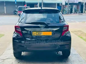 Toyota Vitz 2016 Car (Used)