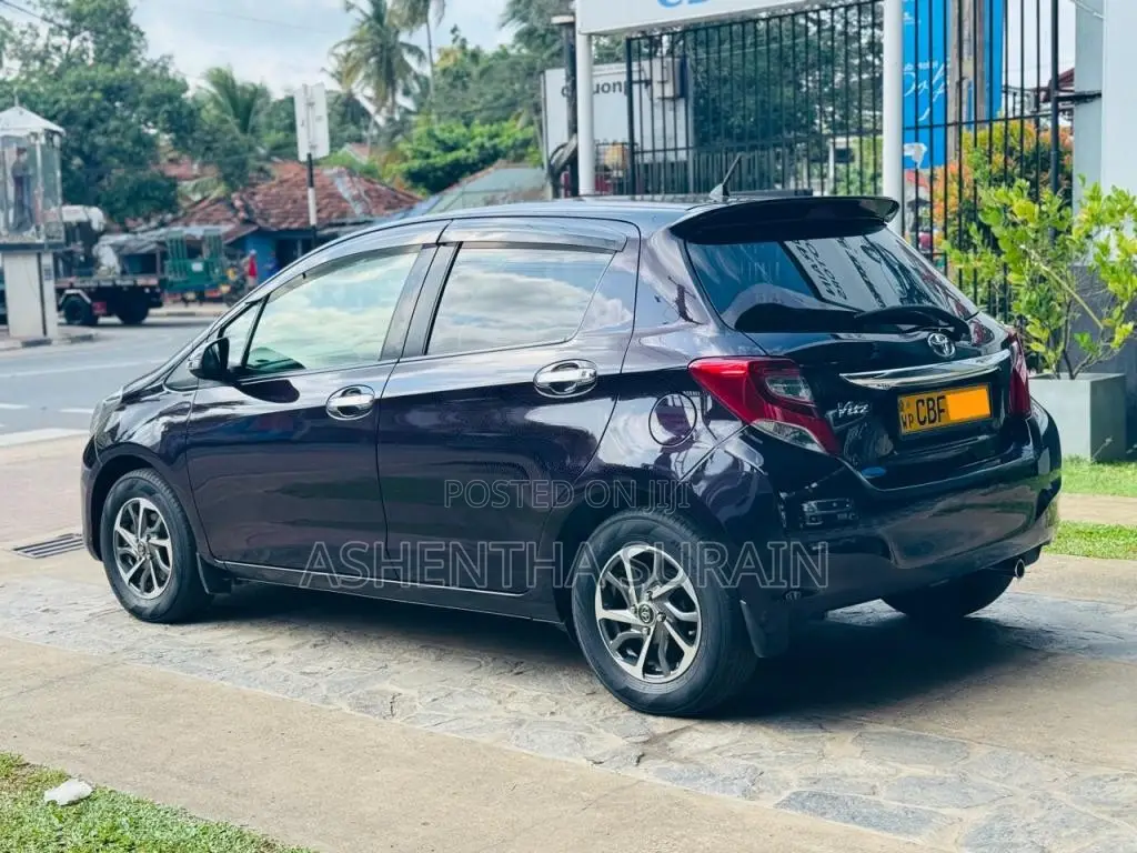 Toyota Vitz 2016 Car (Used)
