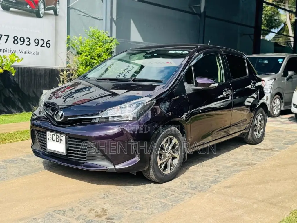 Toyota Vitz 2016 Car (Used)