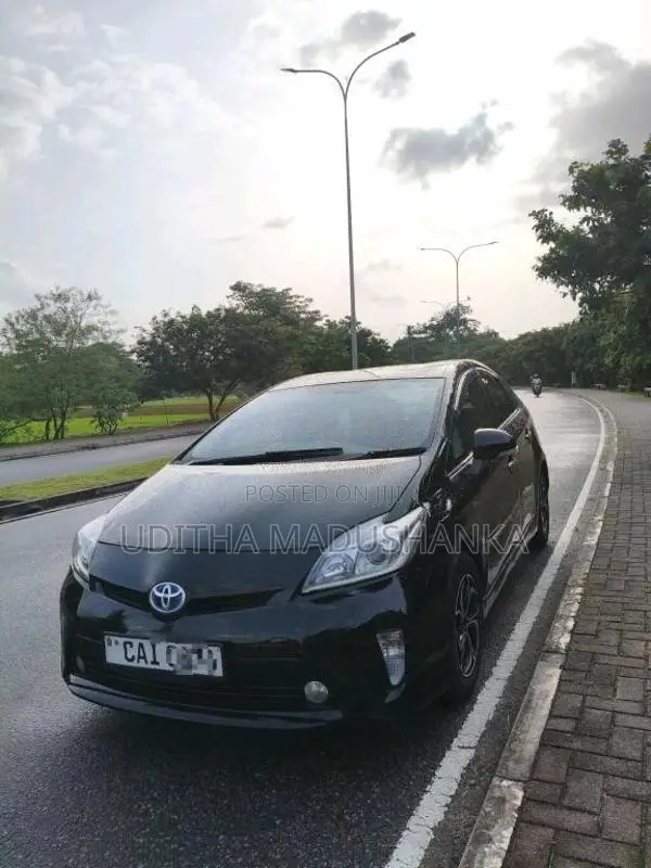 Toyota Prius 2013 Car (Used)