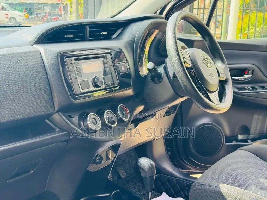 Toyota Vitz 2016 Car (Used)