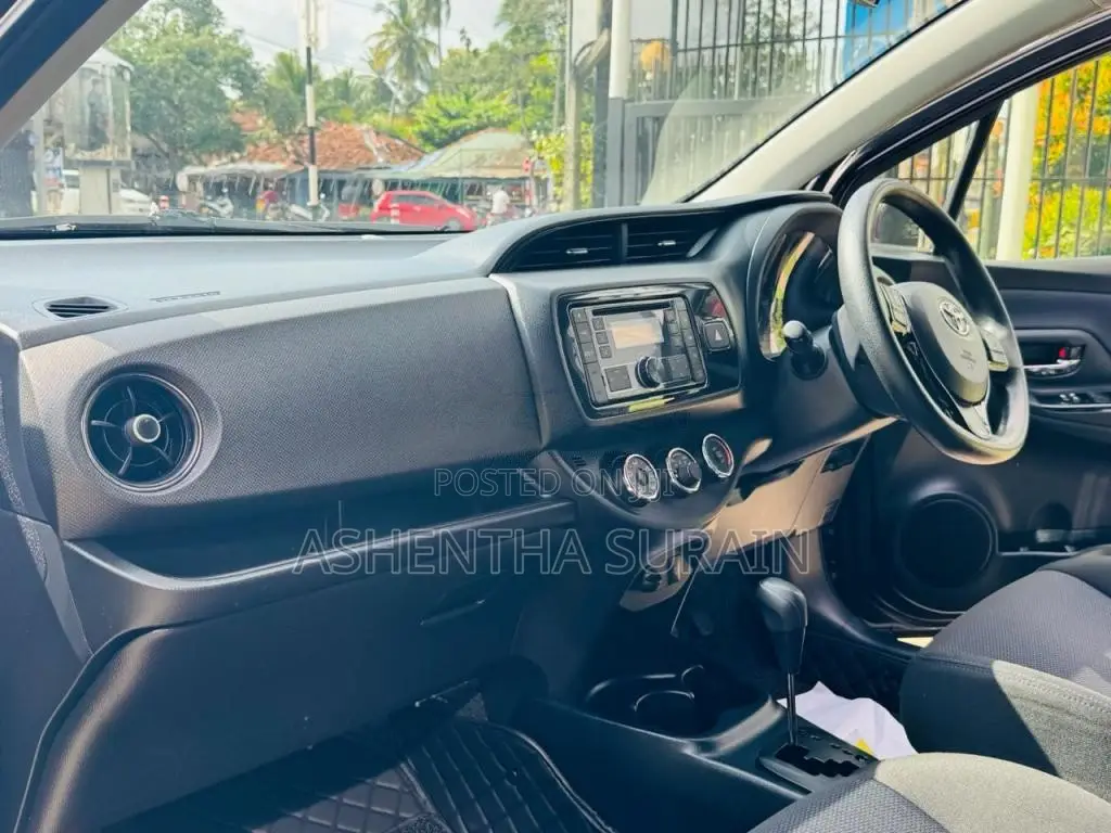 Toyota Vitz 2016 Car (Used)