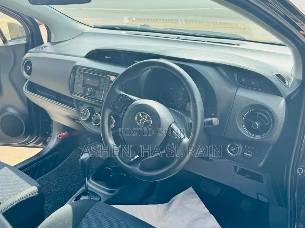 Toyota Vitz 2016 Car (Used)