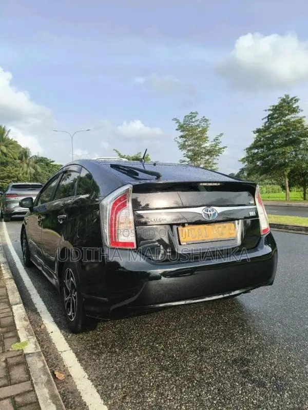 Toyota Prius 2013 Car (Used)