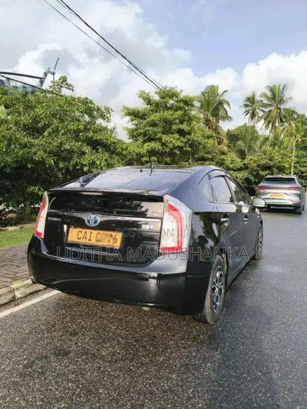 Toyota Prius 2013 Car (Used)