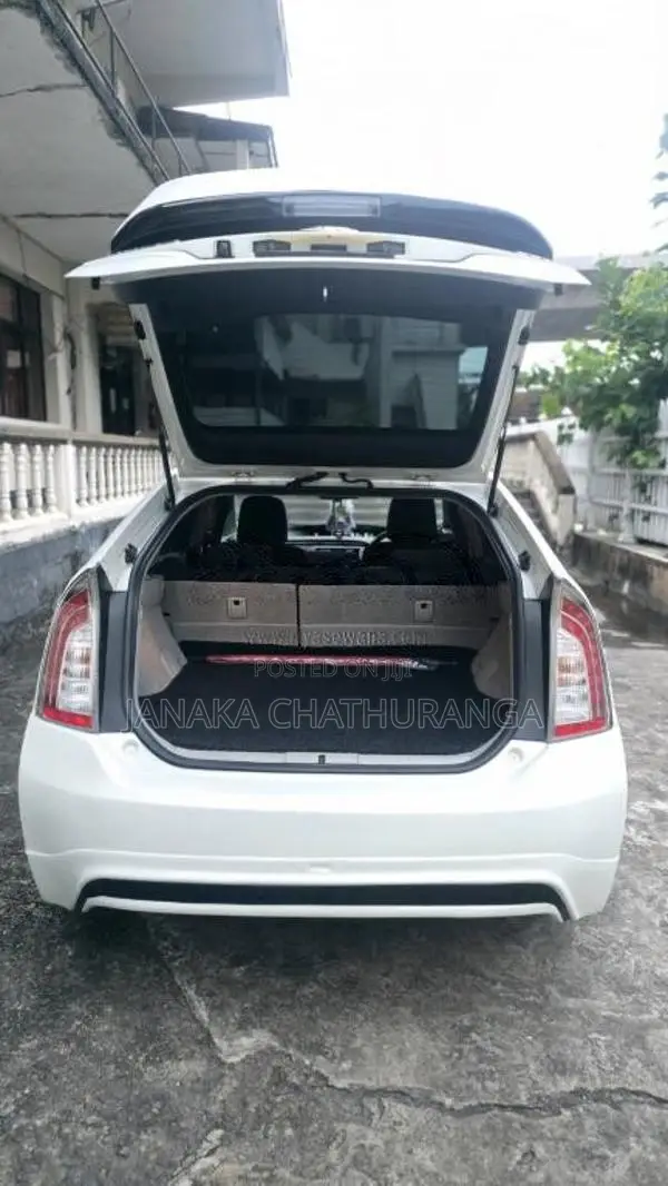 Toyota Prius 2014 Car (Used)