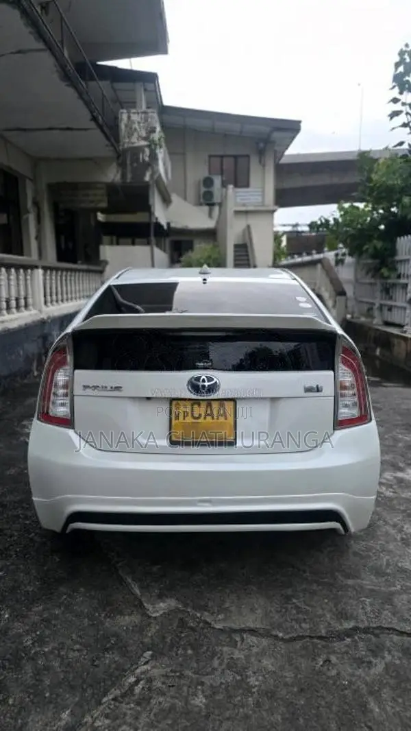 Toyota Prius 2014 Car (Used)