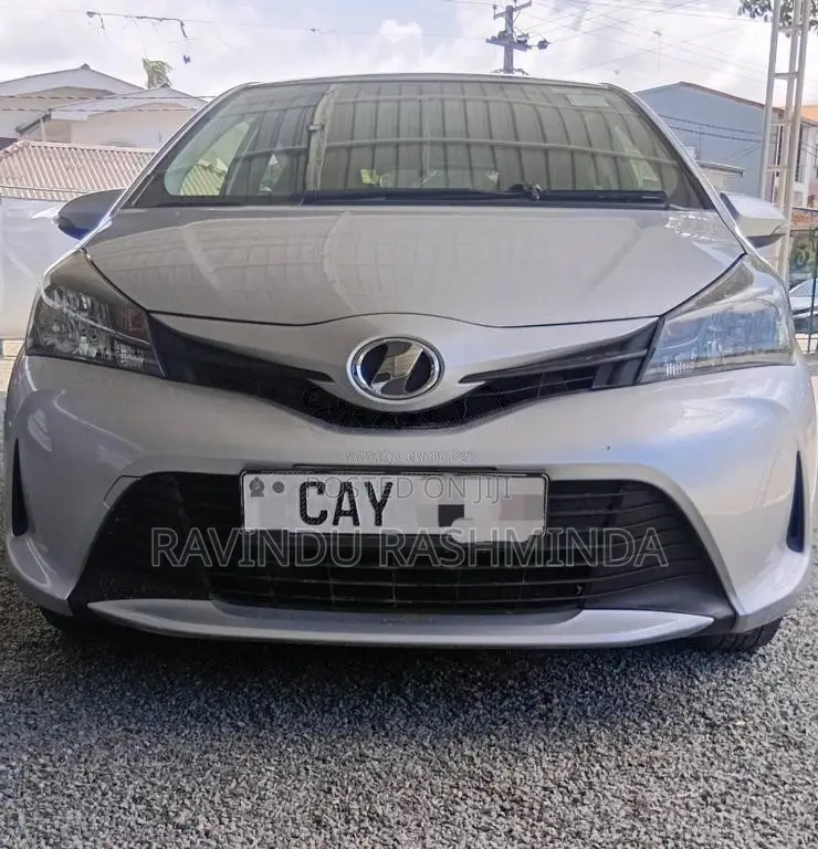 Toyota Vitz 2015 Car (Used)