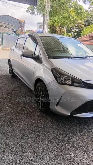 Toyota Vitz 2015 Car (Used)