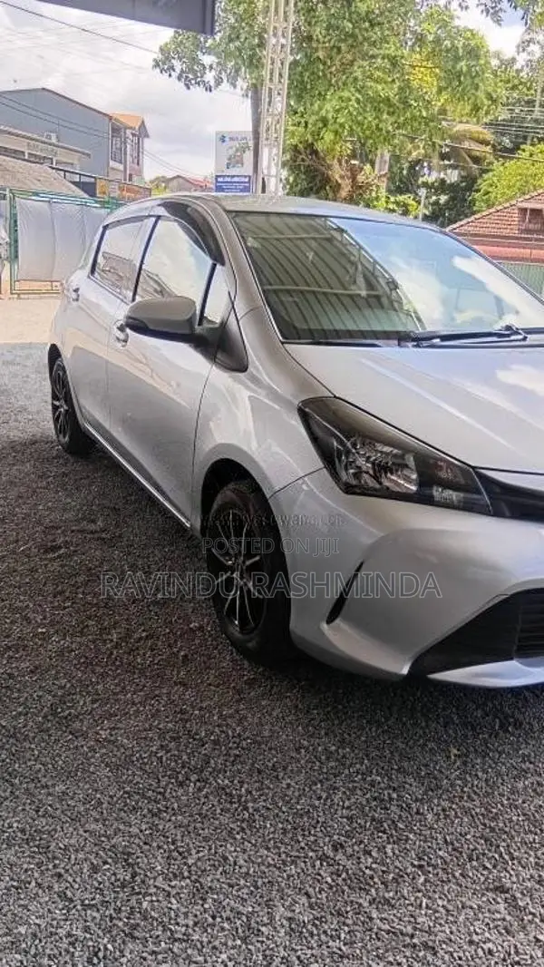 Toyota Vitz 2015 Car (Used)