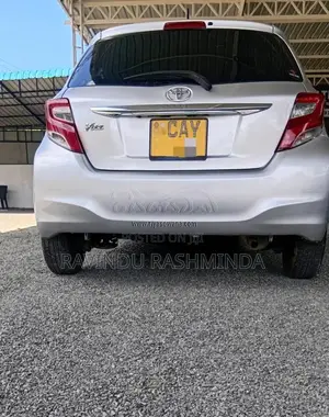 Toyota Vitz 2015 Car (Used)
