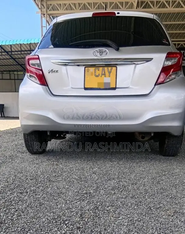 Toyota Vitz 2015 Car (Used)