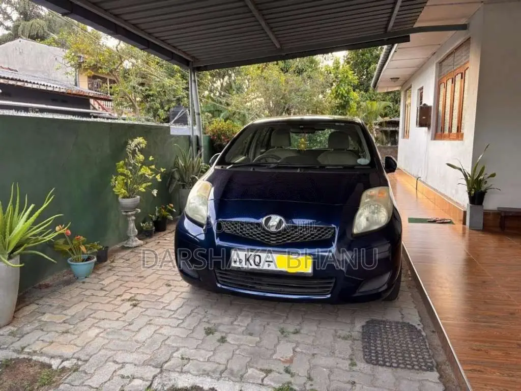 Toyota Vitz 2008 Car (Used)