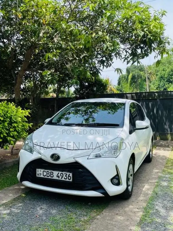 Toyota Vitz 2018 Car (Used)