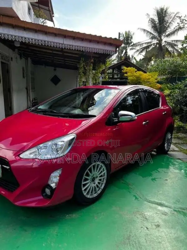Toyota Aqua 2015 Car (Used)