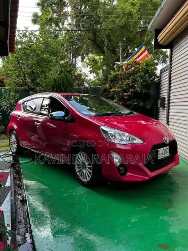 Toyota Aqua 2015 Car (Used)