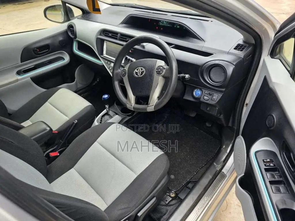 Toyota Aqua 2013 Car (Used)