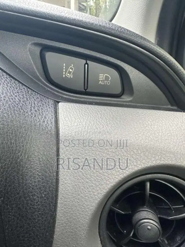 Toyota Vitz Safety 2016 Car (Used)