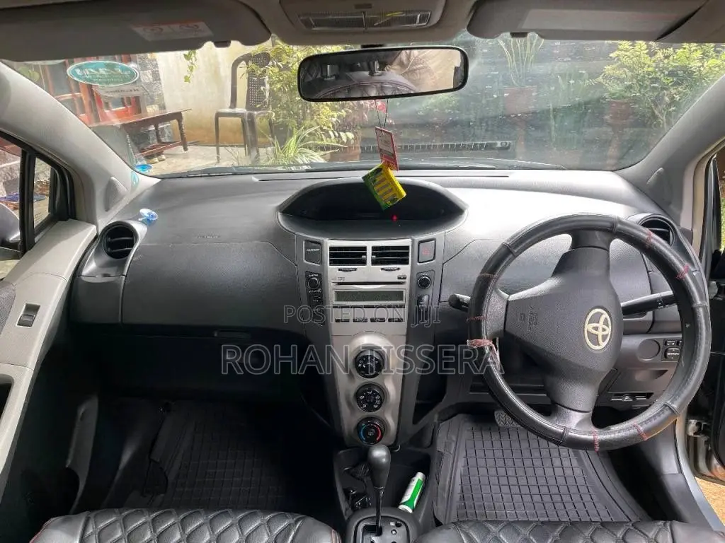 Toyota Vitz 2007 Car (Used)