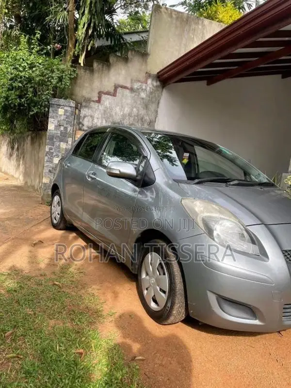 Toyota Vitz 2007 Car (Used)