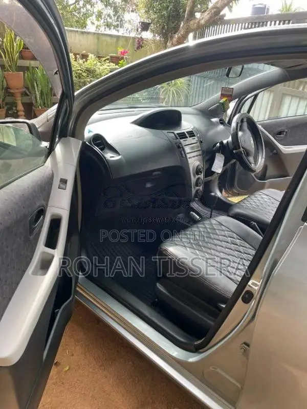 Toyota Vitz 2007 Car (Used)