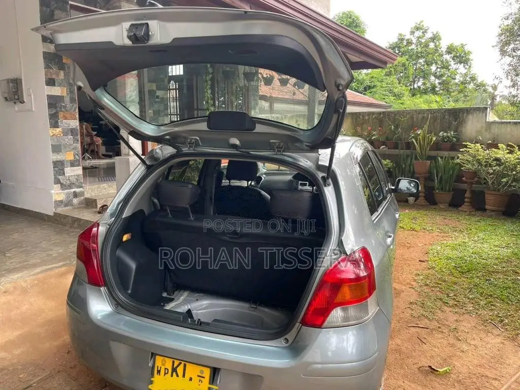 Toyota Vitz 2007 Car (Used)