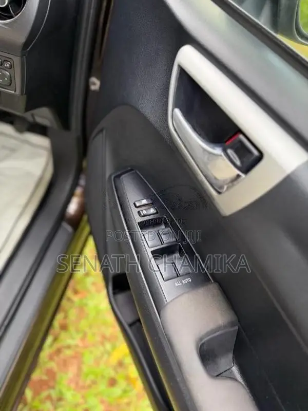 Toyota Axio 2016 Car (Used)
