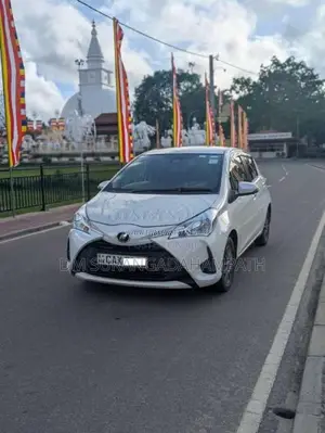 Toyota Vitz 2017 Car (Used)