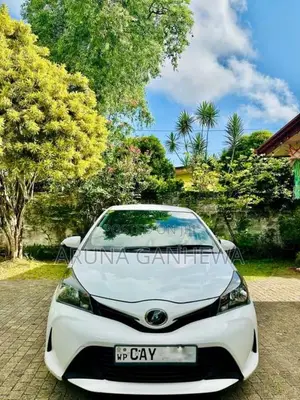 Toyota Vitz 2015 Car (Used)