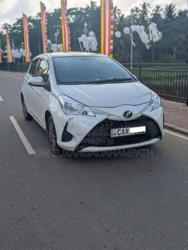 Toyota Vitz 2017 Car (Used)