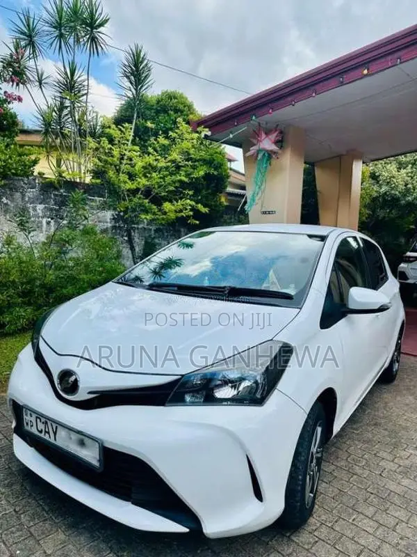 Toyota Vitz 2015 Car (Used)