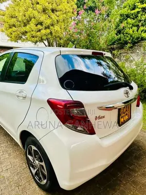 Toyota Vitz 2015 Car (Used)