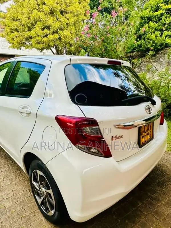 Toyota Vitz 2015 Car (Used)