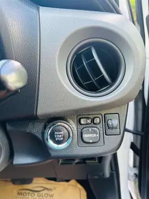 Toyota Vitz 2015 Car (Used)