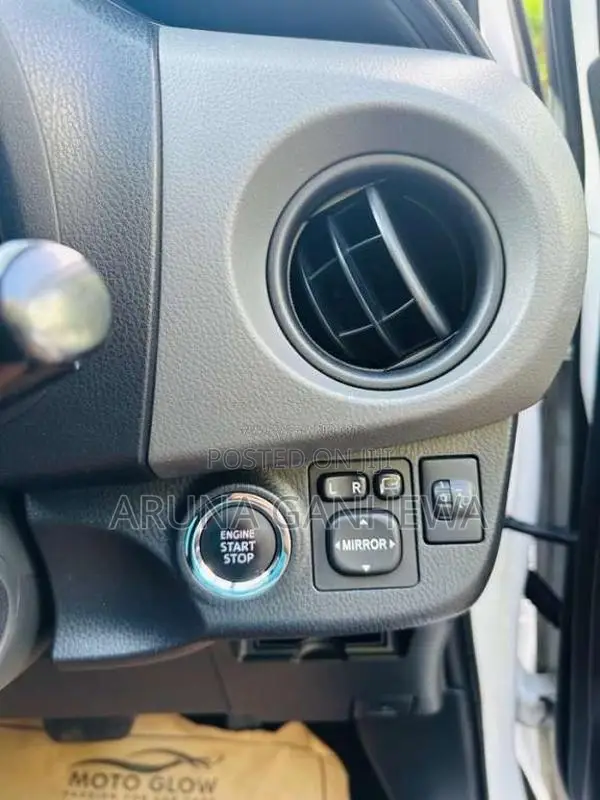 Toyota Vitz 2015 Car (Used)